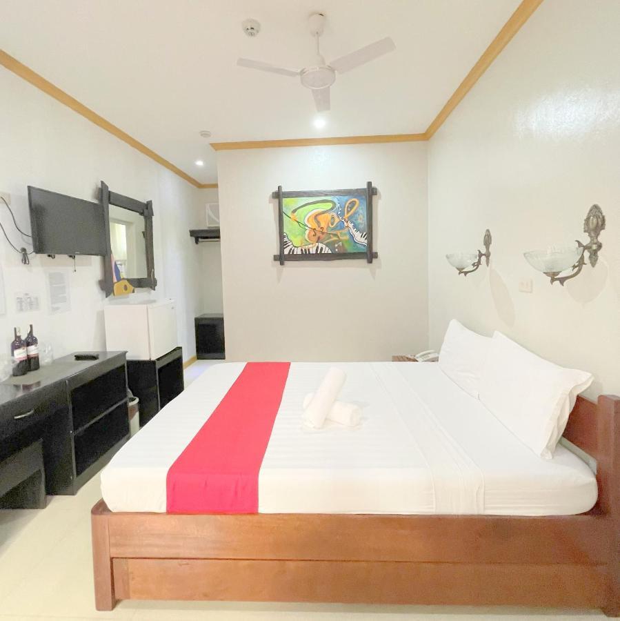 Reddoorz At New Casamila Hotel Palawan Puerto Princesa Bagian luar foto