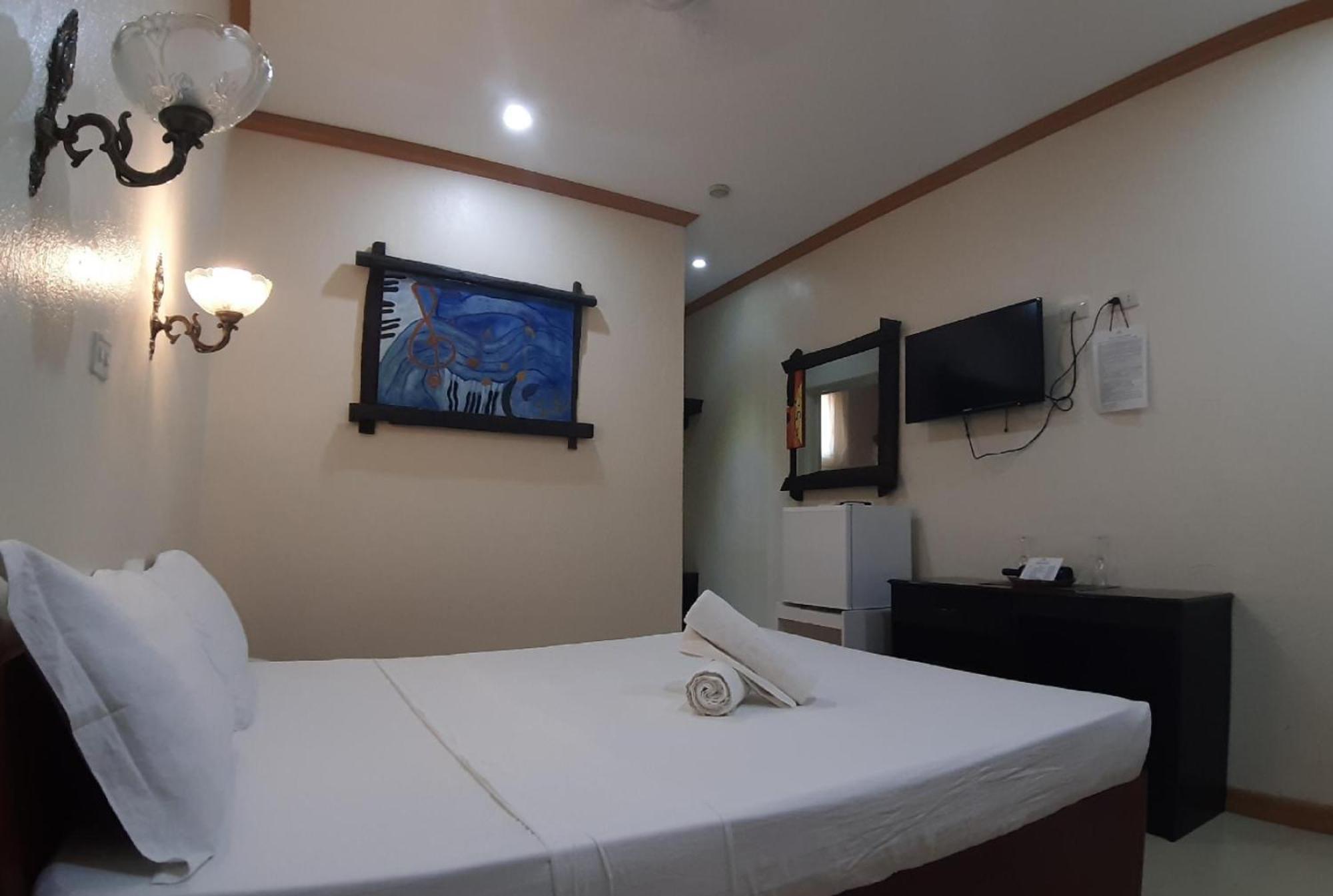 Reddoorz At New Casamila Hotel Palawan Puerto Princesa Bagian luar foto