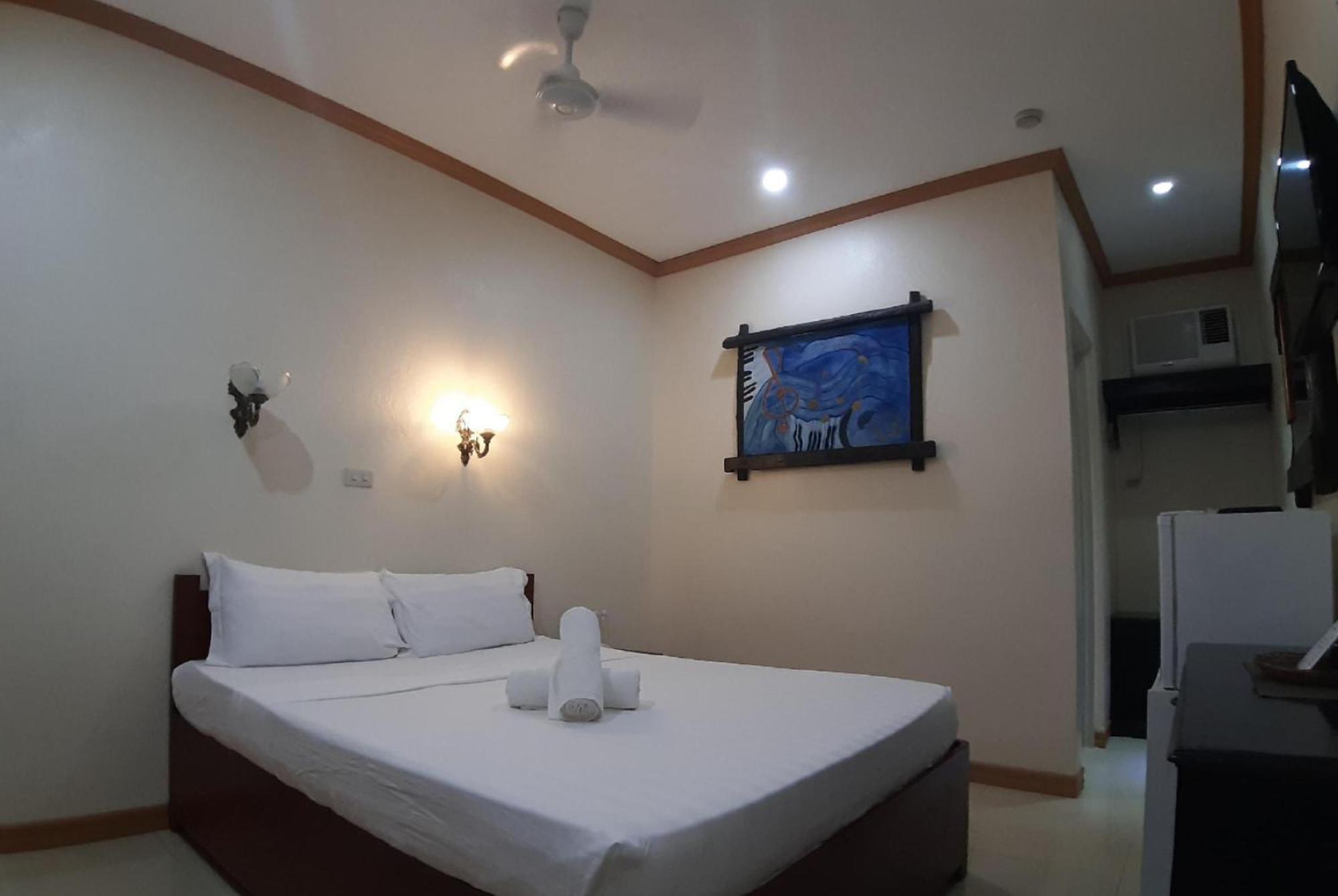 Reddoorz At New Casamila Hotel Palawan Puerto Princesa Bagian luar foto